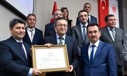 Başkan seçildi, önce zammı geri aldı, sonra işçi attı!