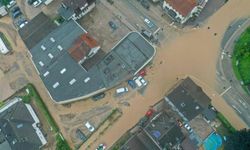 Almanya'da şiddetli yağış hayatı felç etti