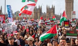 Londra'da düzenlenen Filistin gösterilerinde gözaltı