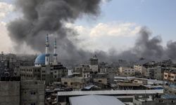 İsrail, Refah'a saldırdı 12 kişi hayatını kaybetti