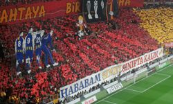Galatasaray'dan göndermeli pankart