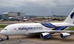 Malezya Hava Yollarına ait bir uçağın motoru alev aldı