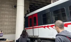 İzmir'de metro raydan çıktı