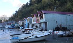 Artvin Kemalpaşa'da Fırtına ve Yüksek Dalgalar Balıkçı Barınaklarına Zarar Verdi