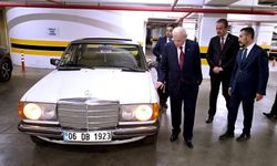 Devlet Bahçeli milletvekiline klasik otomobil hediye etti