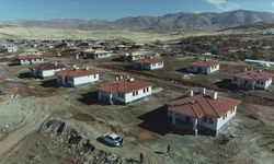 Malatya Doğanşehir'de Köy Tipi Afet Evleri inşası hızla devam ediyor