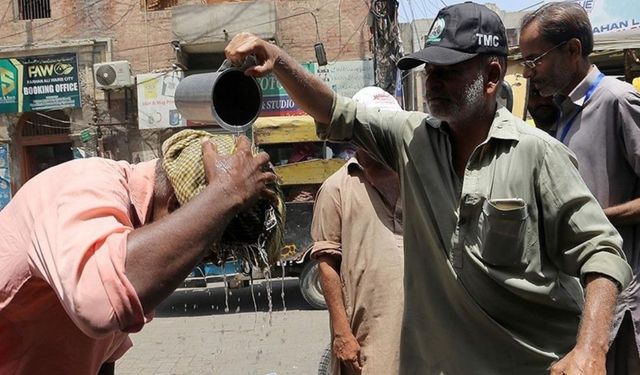 Pakistan'da aşırı sıcaklar can alıyor