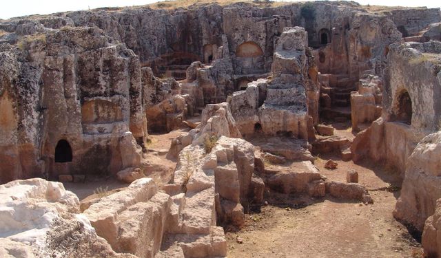 Tarihi zenginlik Perre Antik Kenti'nde ortaya çıkıyor: 1800 Yıllık oda mezar keşfedildi