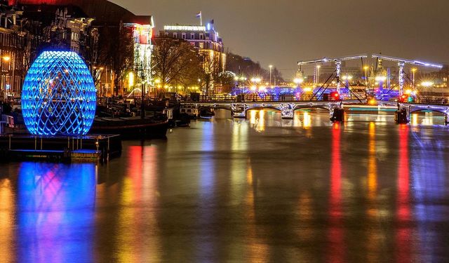 Amsterdam'da parıltılı bir şölen: Işık Sanatı Festivali başladı!