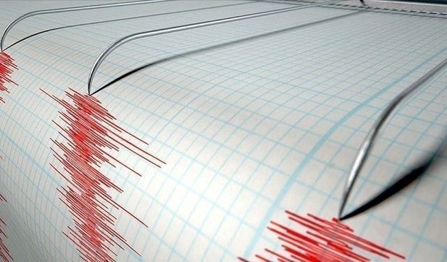 Vanuatu'da çok şiddetli bir deprem paniğe neden oldu