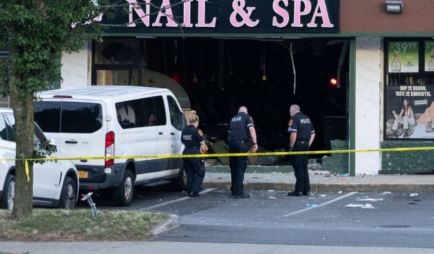 ABD'de kadın bakım salonuna araç girdi: 4 ölü