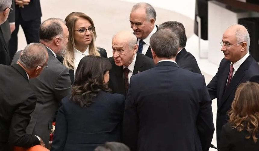 Bahçeli niye DEM’lilerle tokalaştığını anlattı!