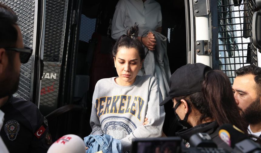 Dilan Polat'tan öpücük isteği
